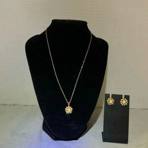 Vintage 18” Beautiful Pearl Necklace With Matching Earrings